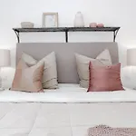 Ivy - Scandinavian In Nueva Andalucia Apartment *