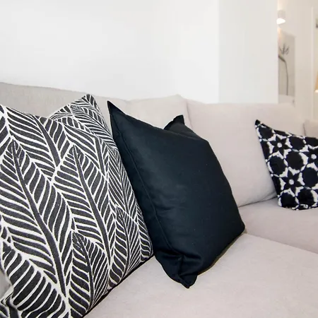 Ivy-modern 3 Bedroom Private Garden Apartment