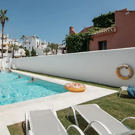 Apartment Ivy-modern 3 Bedroom Private Garden