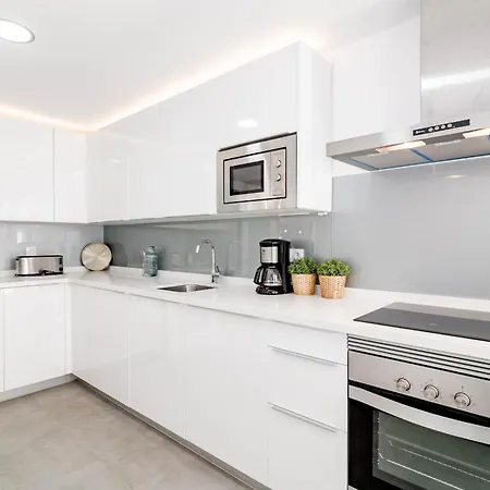 Ivy-modern 3 Bedroom Private Garden * Marbella
