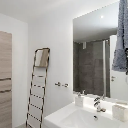 Apartment Ivy-modern 3 Bedroom Private Garden