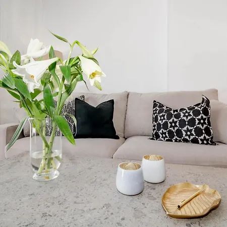 Ivy-modern 3 Bedroom Private Garden Apartment *
