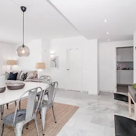 Ivy-modern 3 Bedroom Private Garden * Marbella