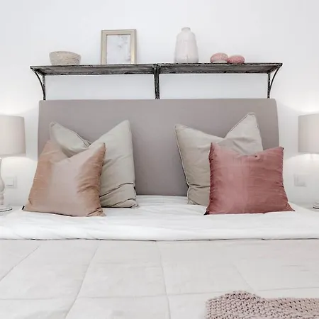 Ivy - Scandinavian In Nueva Andalucia Apartamento