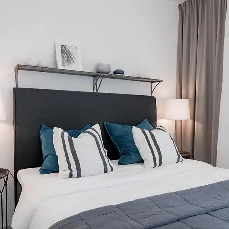 Ivy-modern 3 Bedroom Private Garden Apartamento Marbella