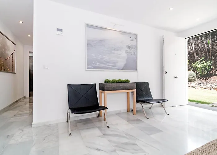 Ivy - Scandinavian In Nueva Andalucia 아파트