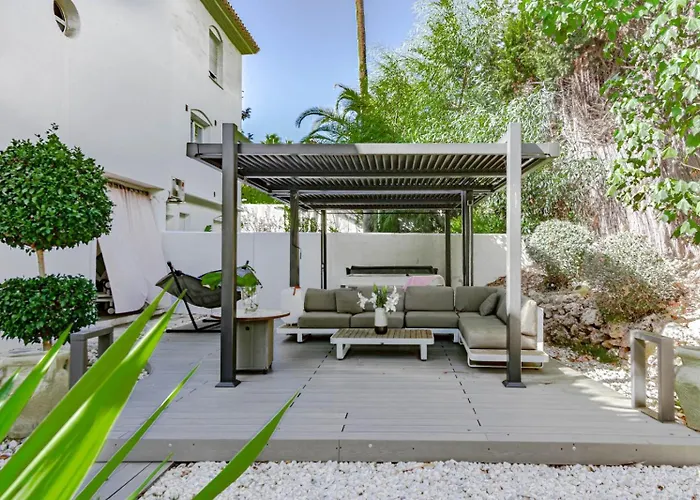 Ivy - Scandinavian In Nueva Andalucia 아파트